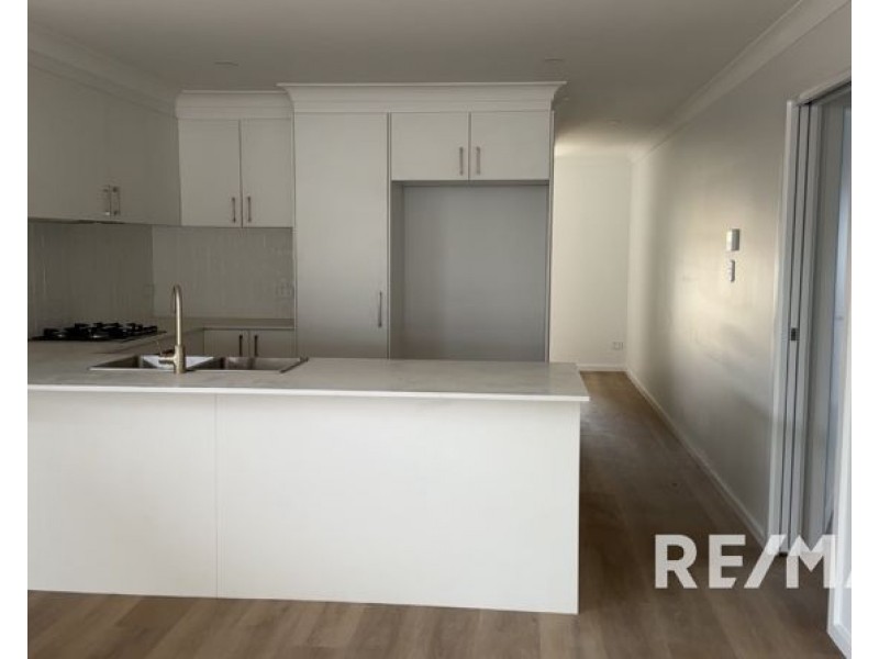 1& 2/ 26 Hilton Place, Junee NSW 2663