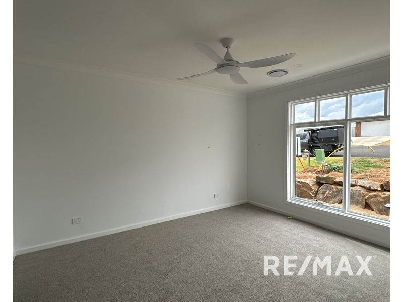 1& 2/ 26 Hilton Place, Junee NSW 2663