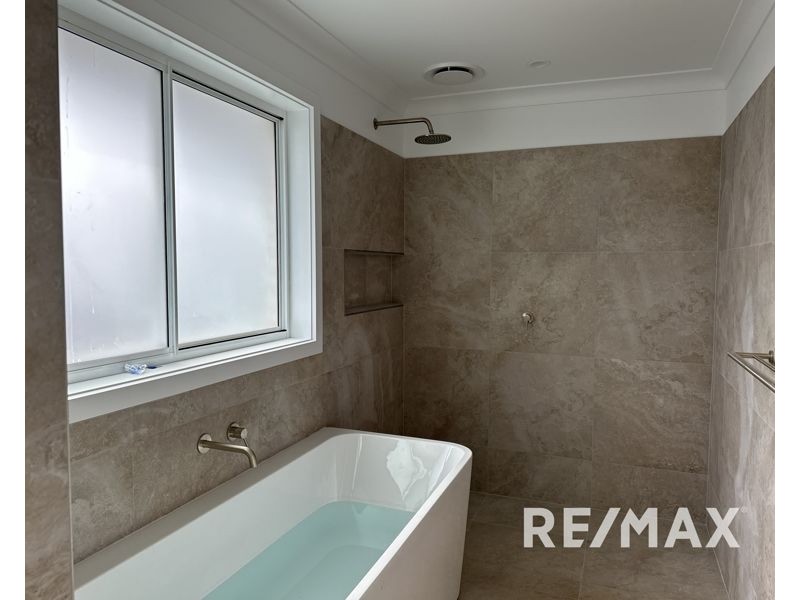 1& 2/ 26 Hilton Place, Junee NSW 2663