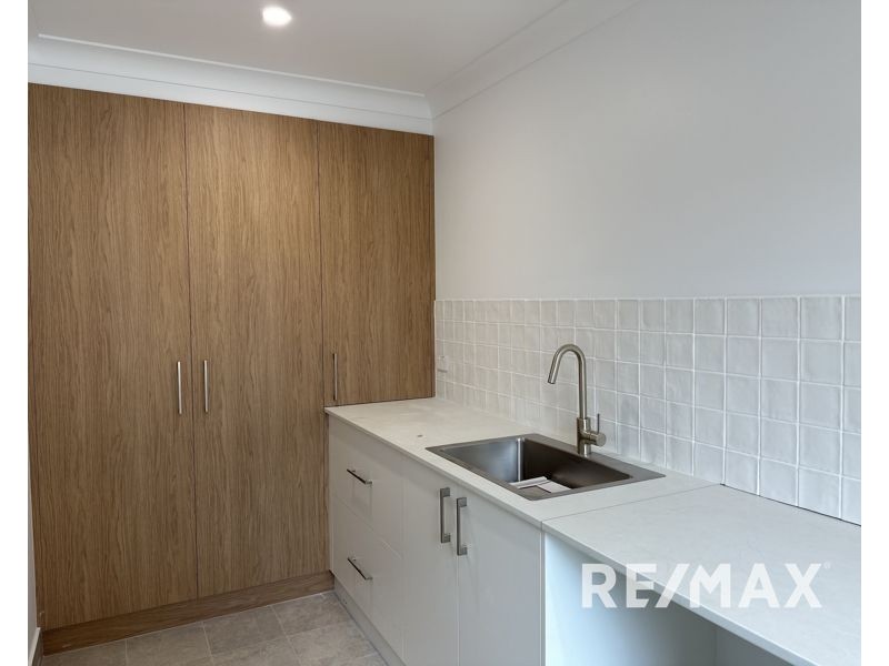 1& 2/ 26 Hilton Place, Junee NSW 2663
