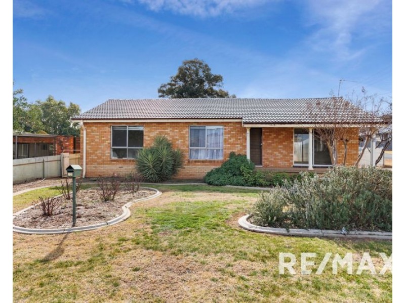 77 Regent Street, Junee NSW 2663