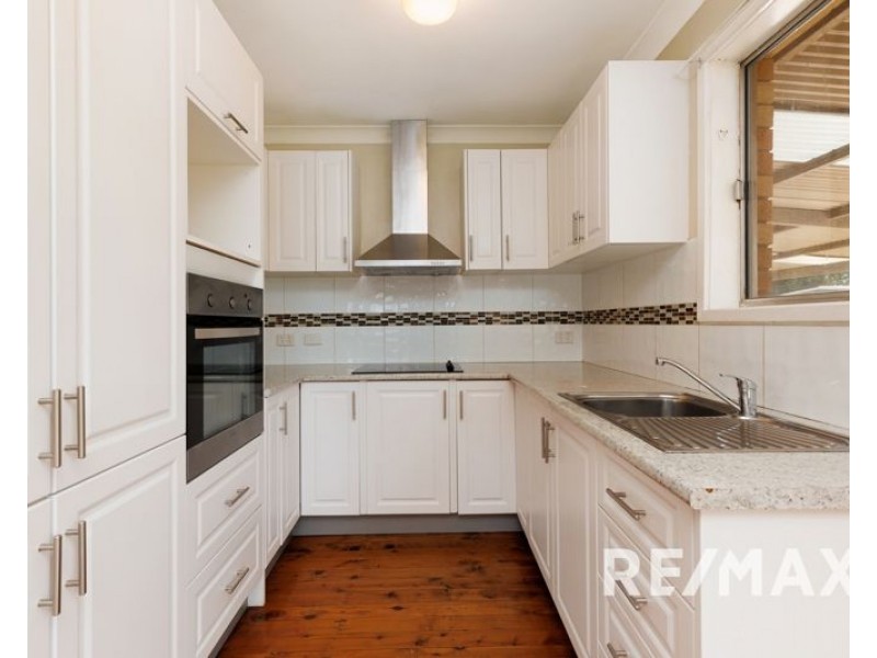 77 Regent Street, Junee NSW 2663