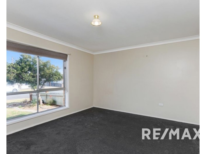 77 Regent Street, Junee NSW 2663