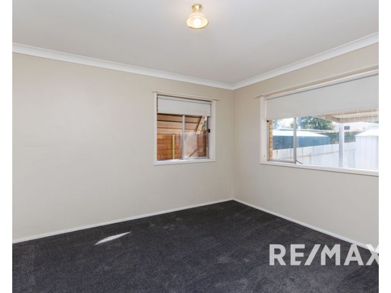 77 Regent Street, Junee NSW 2663