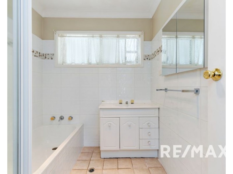 77 Regent Street, Junee NSW 2663