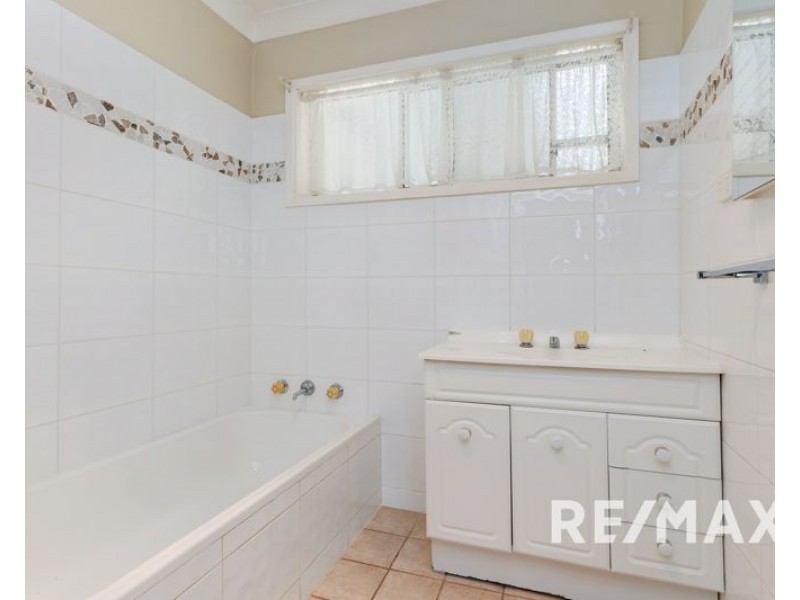 77 Regent Street, Junee NSW 2663