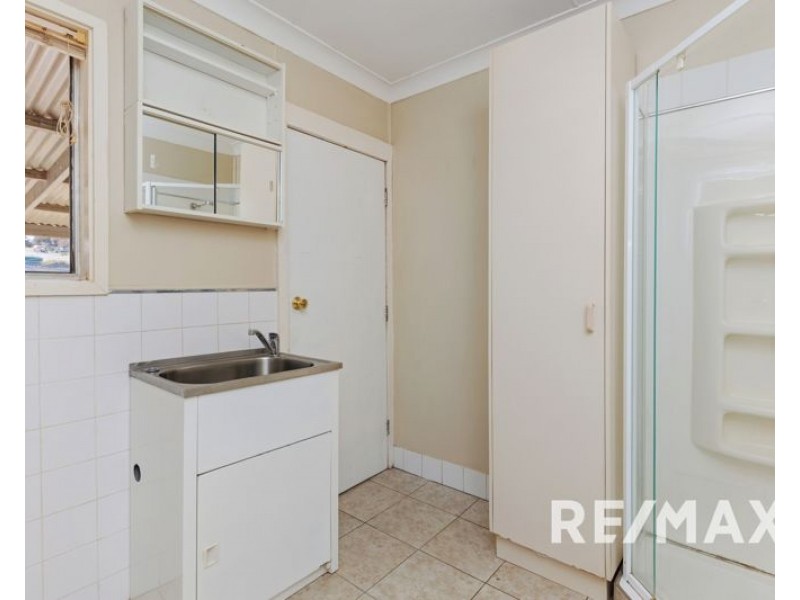 77 Regent Street, Junee NSW 2663