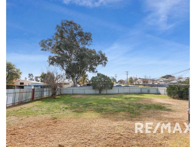 77 Regent Street, Junee NSW 2663