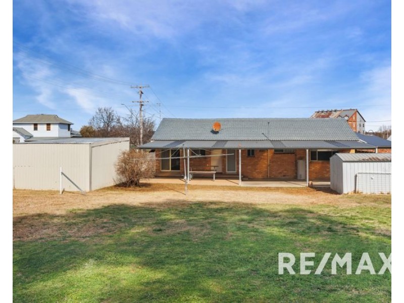 77 Regent Street, Junee NSW 2663