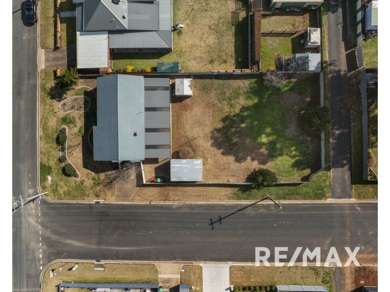 77 Regent Street, Junee NSW 2663