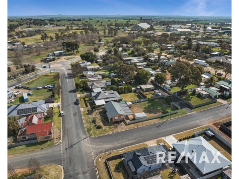 77 Regent Street, Junee NSW 2663