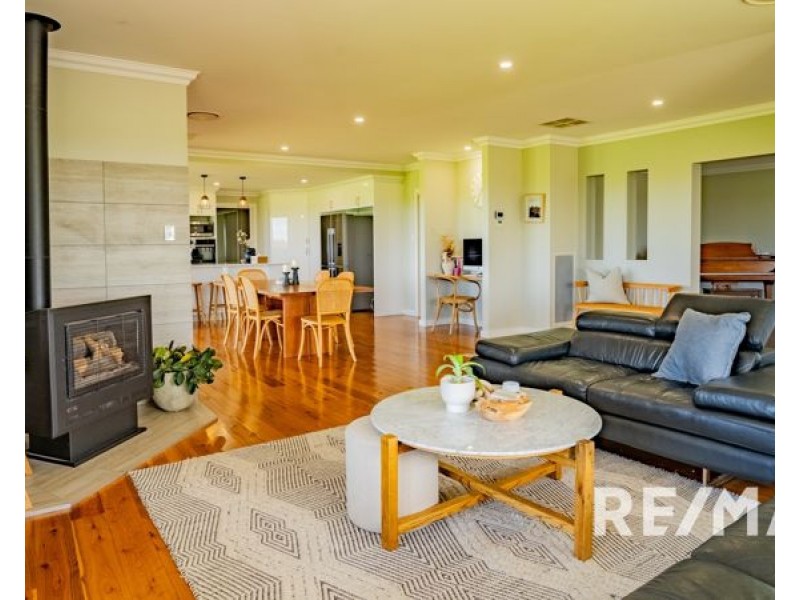 82 Pikedale Road, Junee NSW 2663