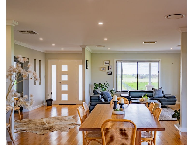82 Pikedale Road, Junee NSW 2663