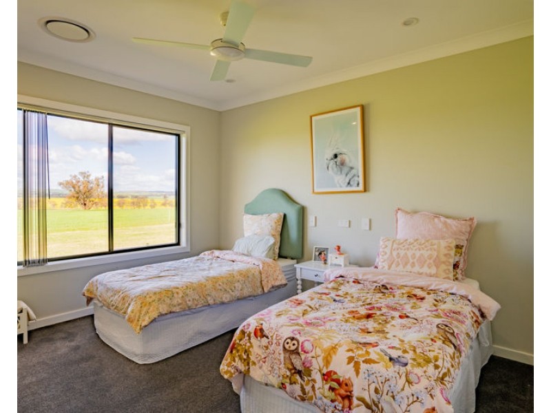 82 Pikedale Road, Junee NSW 2663