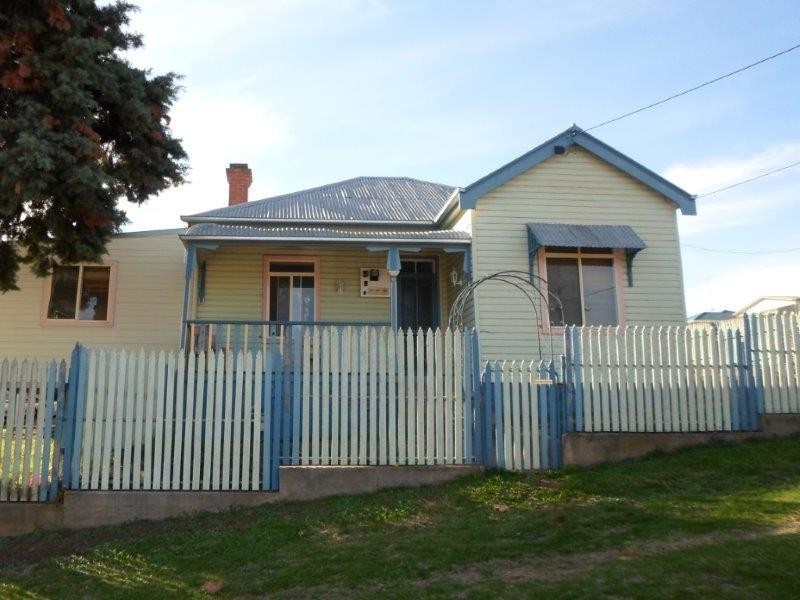 43 Commins St, Junee NSW 2663