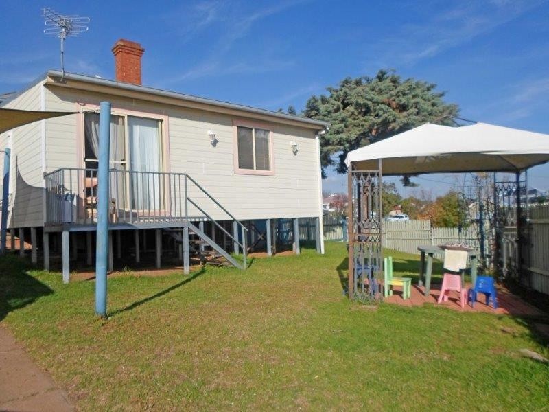 43 Commins St, Junee NSW 2663