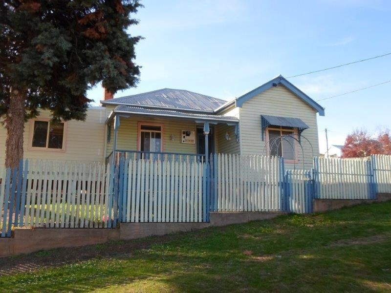 43 Commins St, Junee NSW 2663