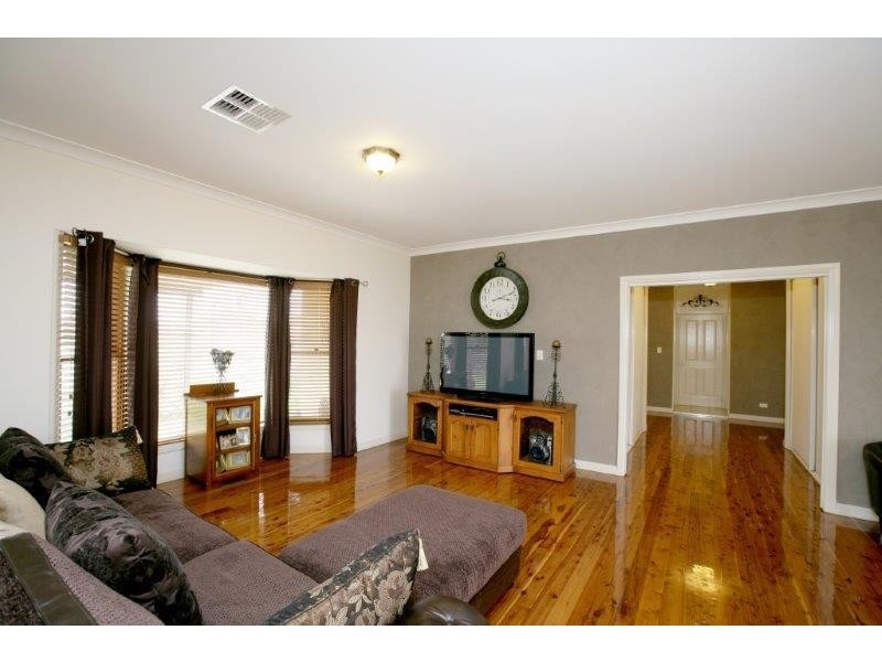 21 Kinvara Dr, Junee NSW 2663