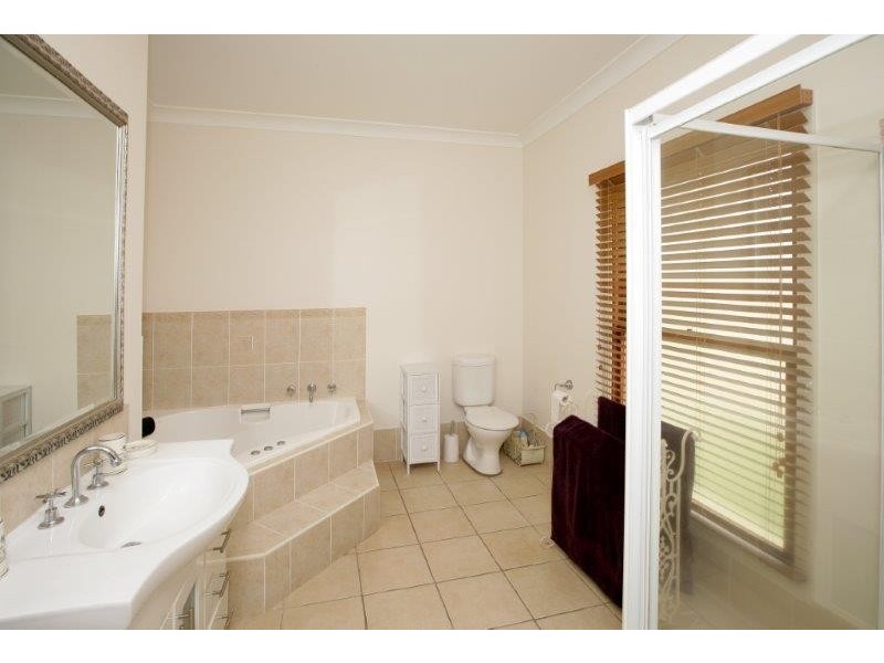21 Kinvara Dr, Junee NSW 2663
