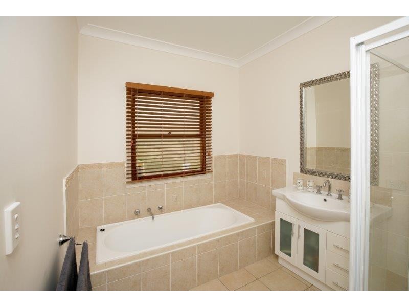 21 Kinvara Dr, Junee NSW 2663