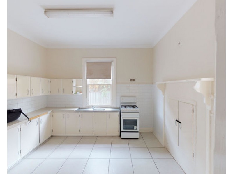 60 Commins  St, Junee NSW 2663