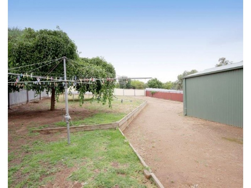 60 Commins  St, Junee NSW 2663