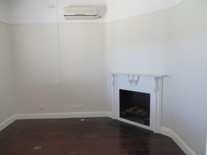 43 Commins St, Junee NSW 2663