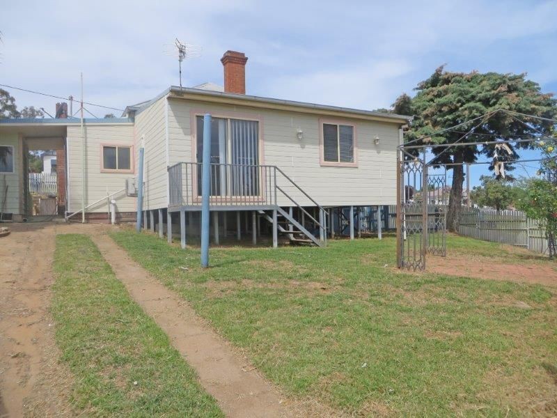 43 Commins St, Junee NSW 2663