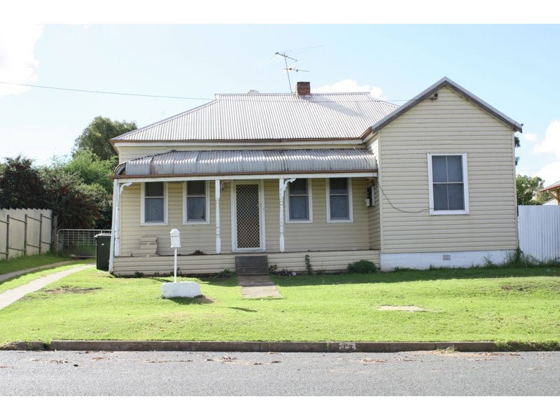 13 Prince  St, Junee NSW 2663