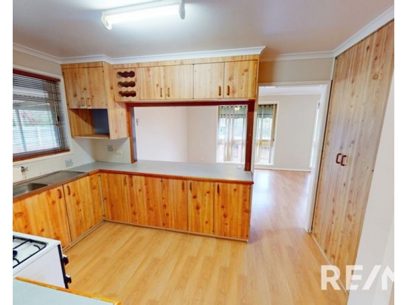 11 Arnold Street, Junee NSW 2663