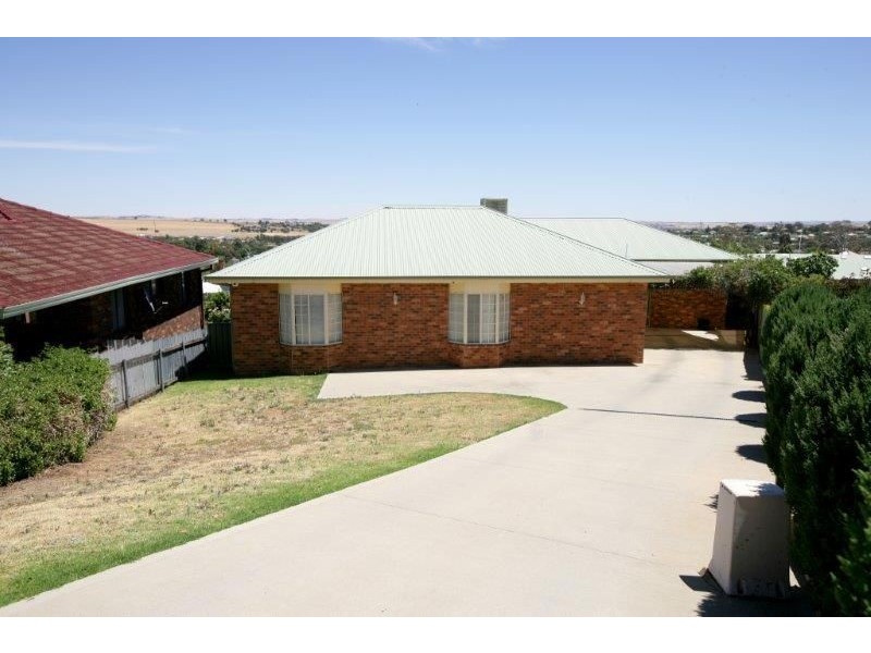 5 Cassia Way, Junee NSW 2663