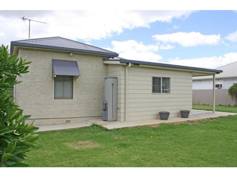 60 Regent Street, Junee NSW 2663