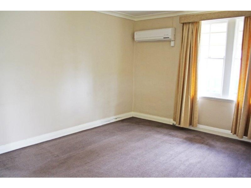 60 Regent Street, Junee NSW 2663