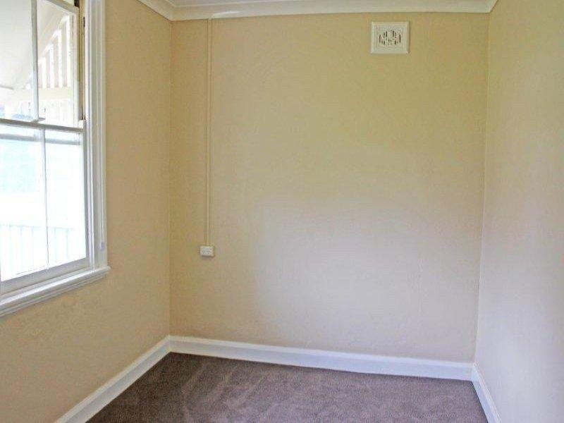 60 Regent Street, Junee NSW 2663
