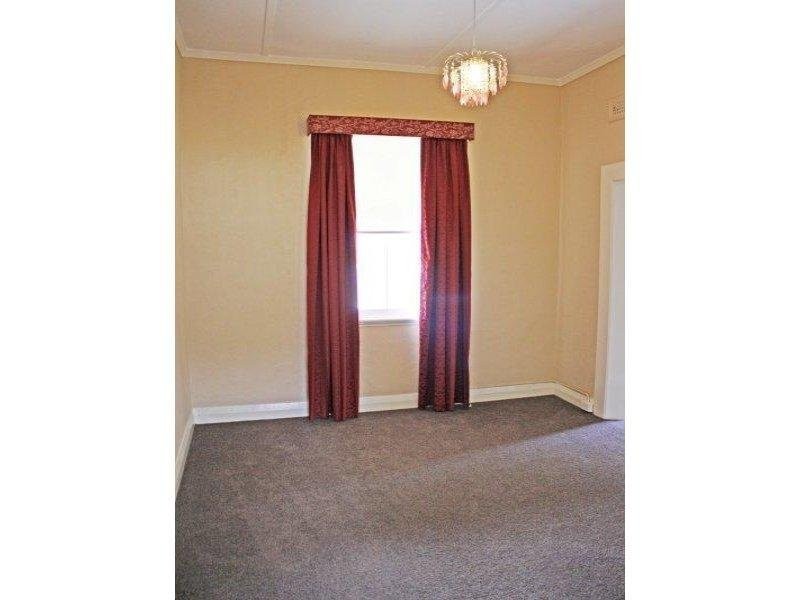 60 Regent Street, Junee NSW 2663