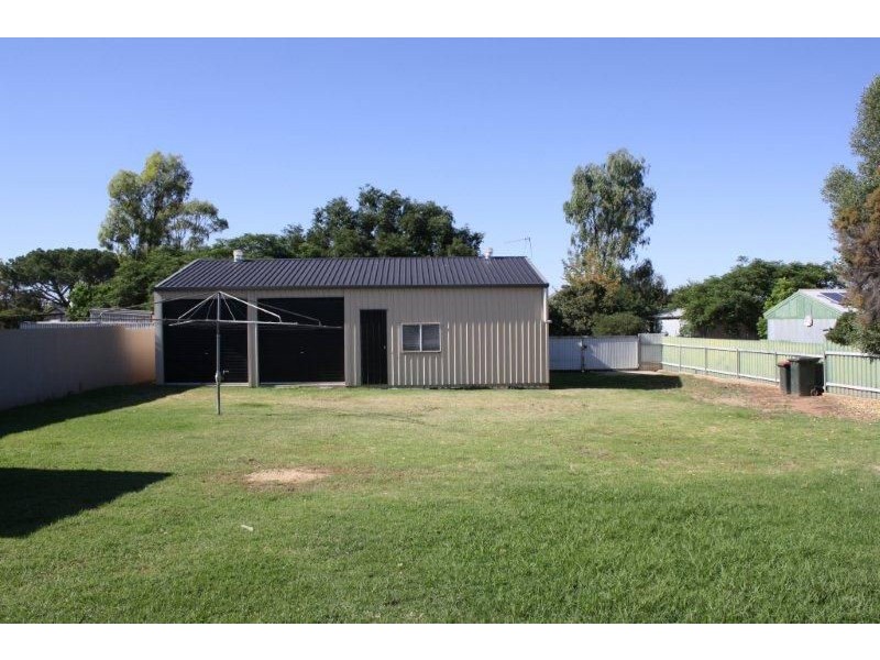 60 Regent Street, Junee NSW 2663
