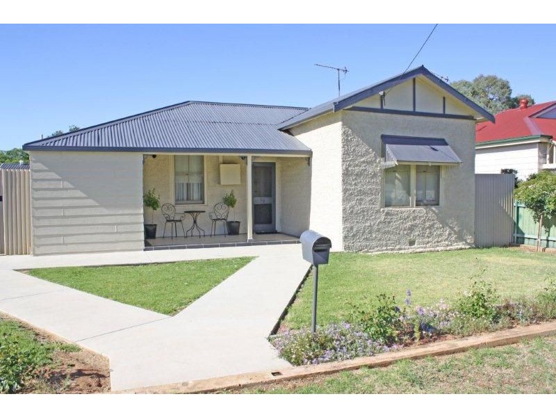 60 Regent Street, Junee NSW 2663