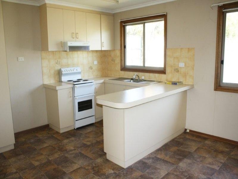 9A Thomas, Junee NSW 2663