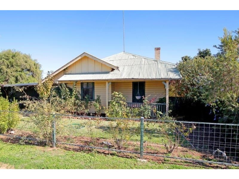 33 Bolton Street, Junee NSW 2663