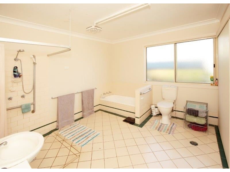 33 Bolton Street, Junee NSW 2663