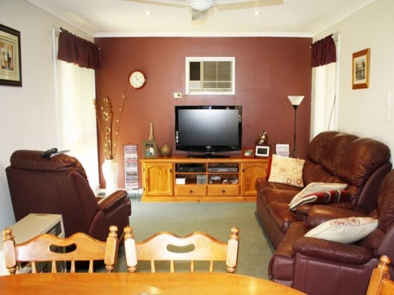 9 James Street, Junee NSW 2663