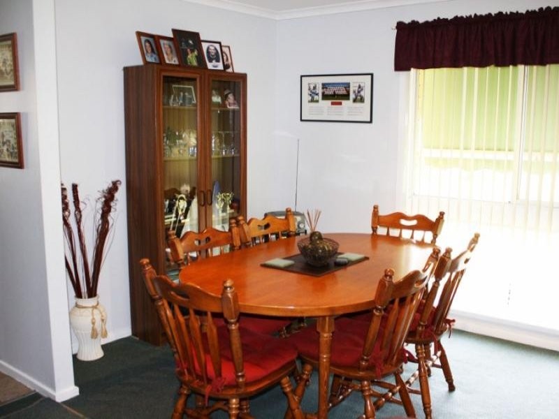 9 James Street, Junee NSW 2663
