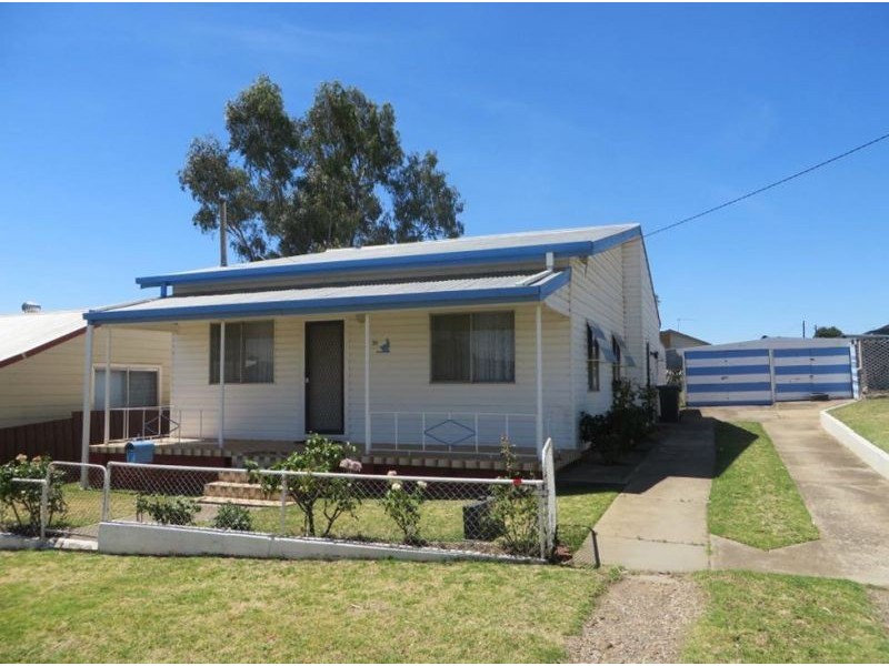 20 Crown Street, Junee NSW 2663