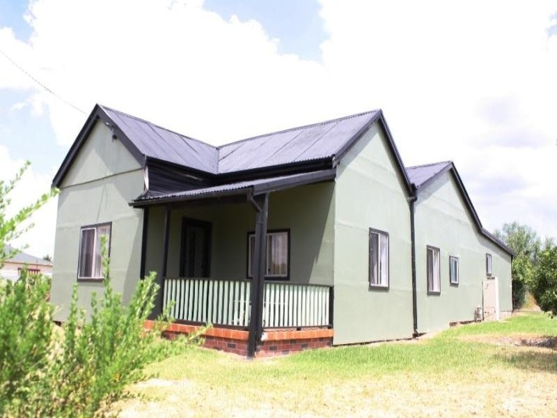 67 George Street, Junee NSW 2663