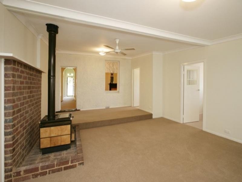 18 Hammond Street, Junee NSW 2663