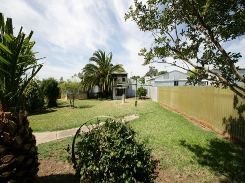 18 Hammond Street, Junee NSW 2663