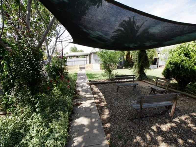 18 Hammond Street, Junee NSW 2663