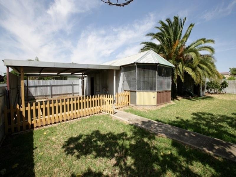 18 Hammond Street, Junee NSW 2663