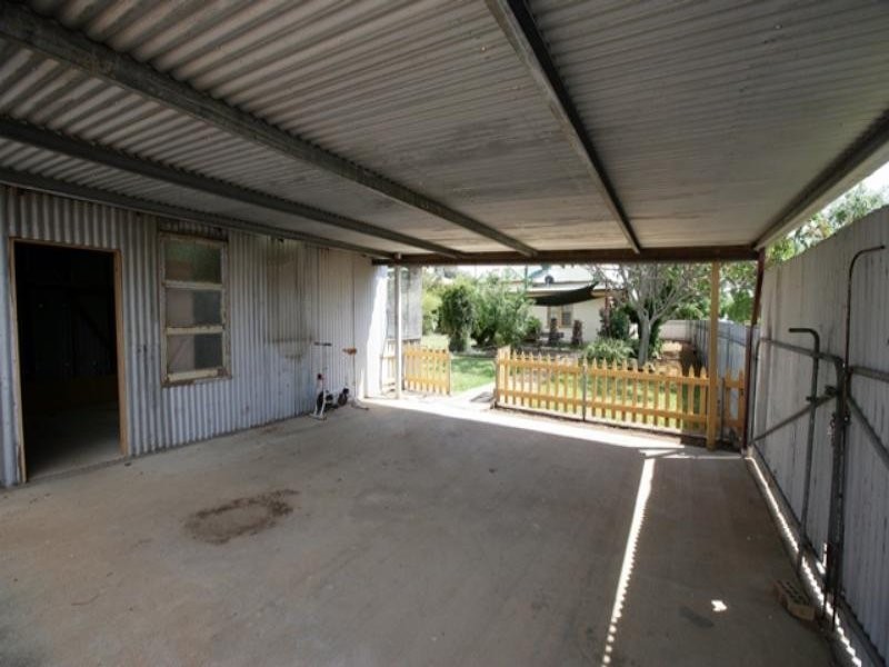 18 Hammond Street, Junee NSW 2663