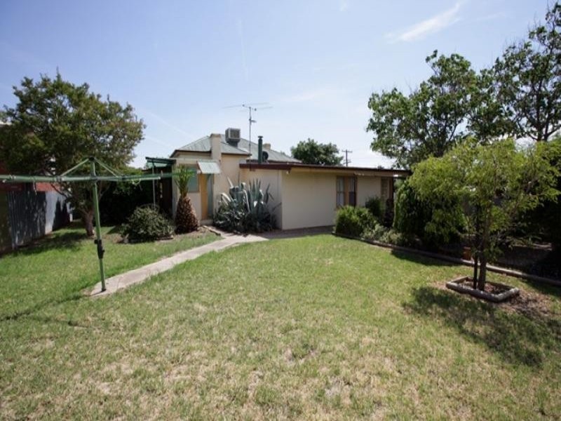 18 Hammond Street, Junee NSW 2663